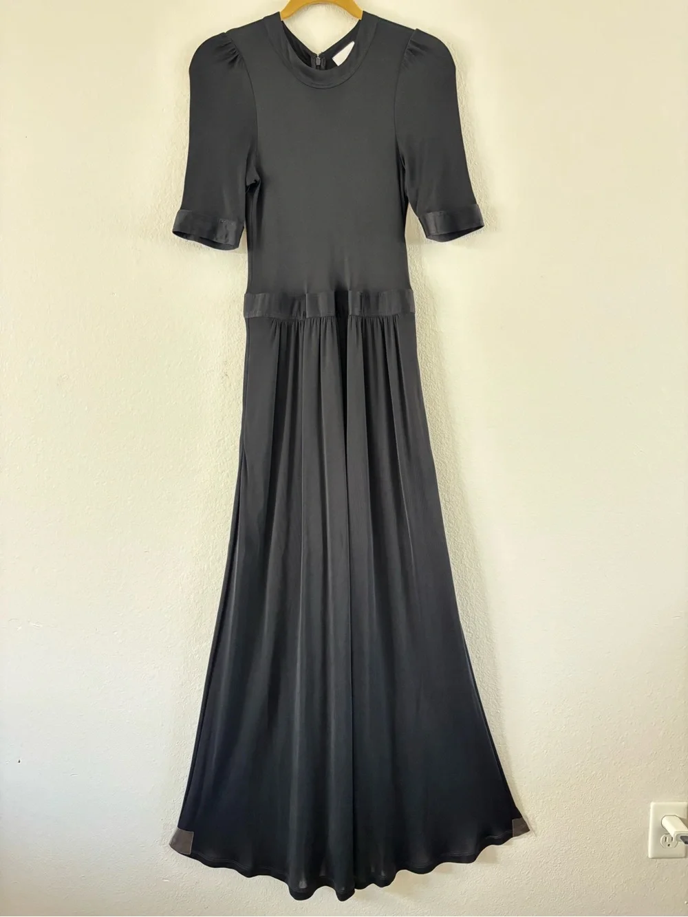 G. Label by Goop Nina Crewneck Maxi Dress Black Sz: 6 Quiet Luxury Made in Italy - Picture 2 of 13